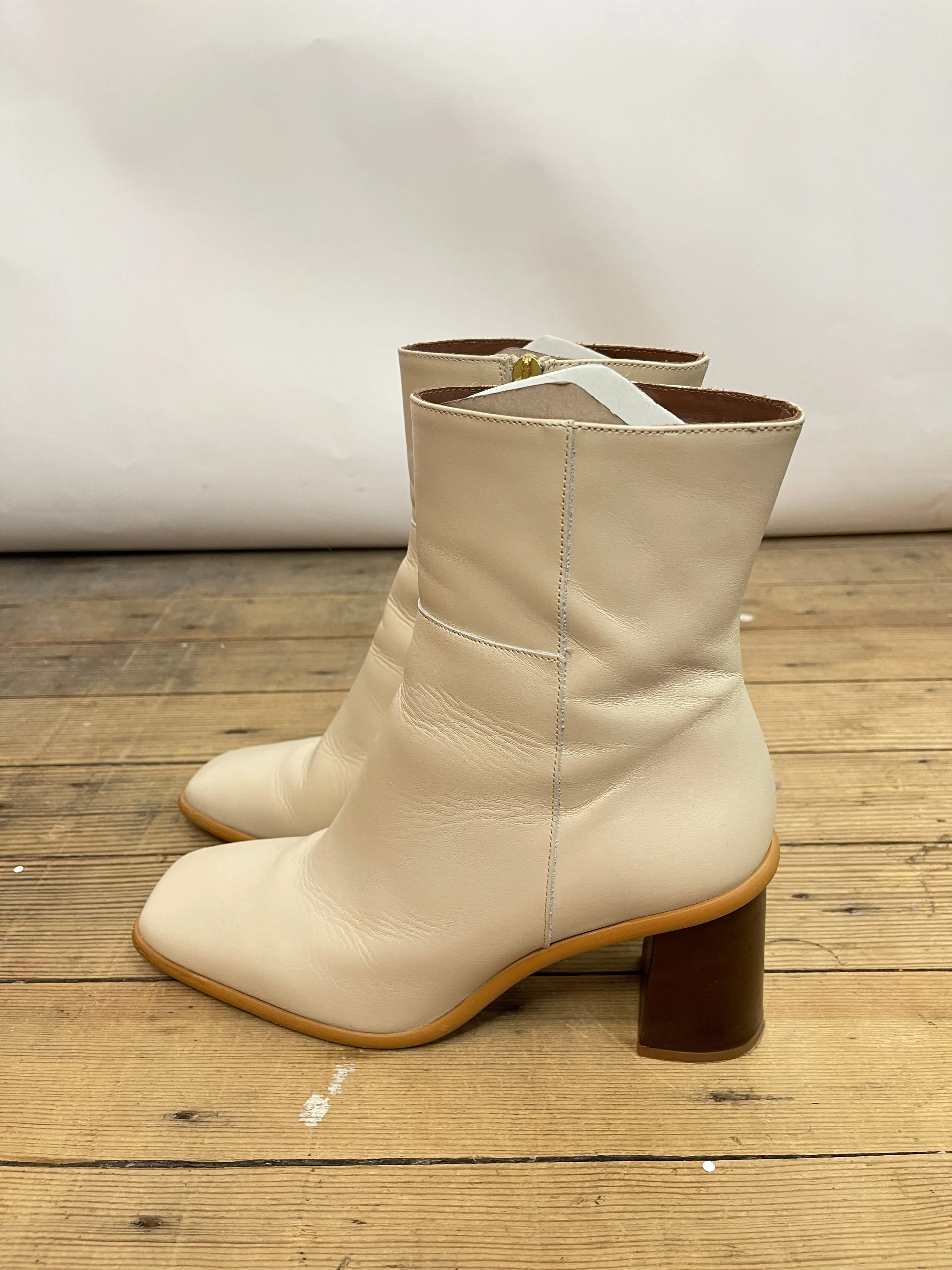 Alohas West Vintage White Leather Ankle Boots (39)