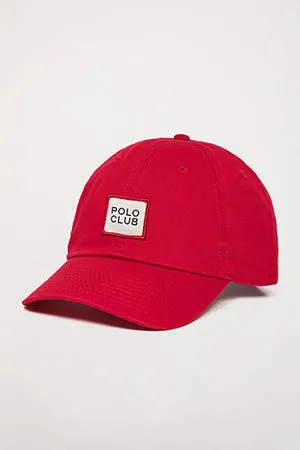 Gorra roja con etiqueta Polo Club