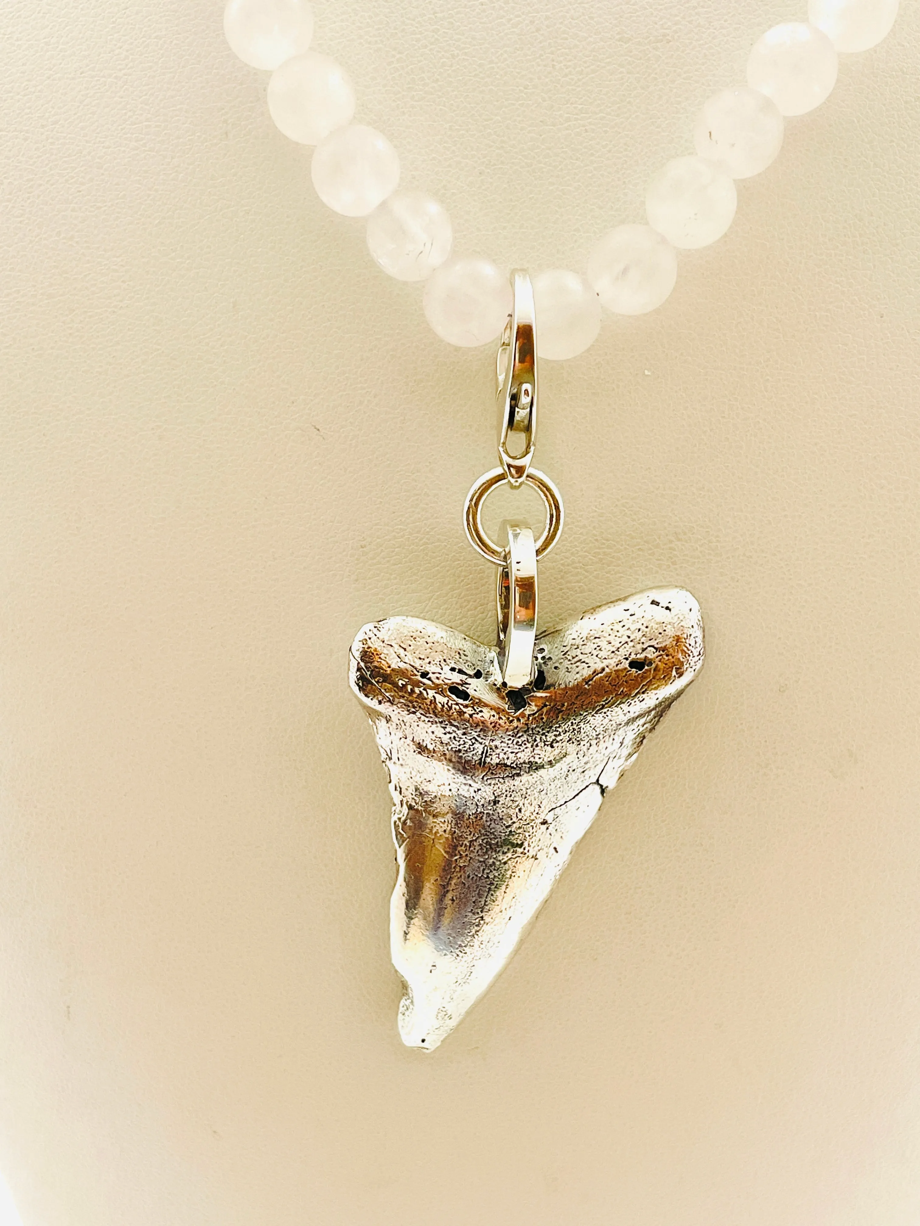 TIDE NECKLACE WITH ROSE QUARTZ BEADS